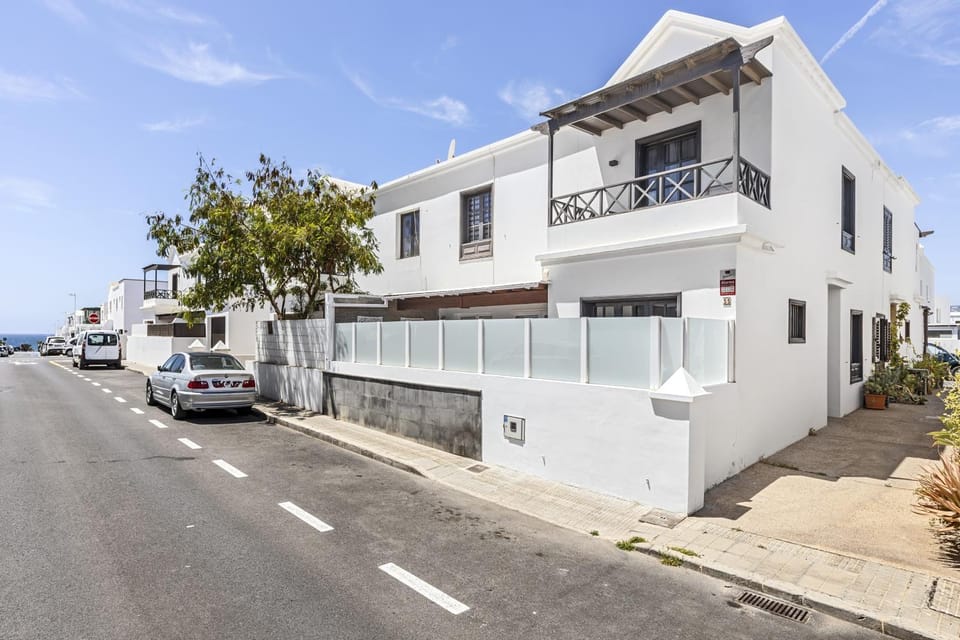 Property building, Beach, Sea view, Street view, Location, Parking