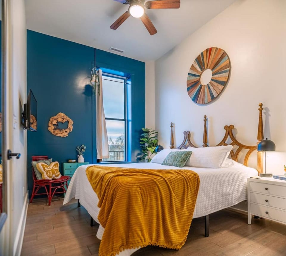 Designer Penthouse with Rooftop Deck Near Downtown and Lookout Mtn Apartment in Chattanooga