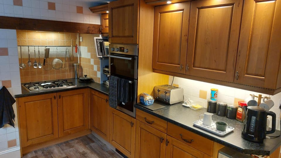 Moonraker Room with a View with ensuite shower room Vacation rental in England
