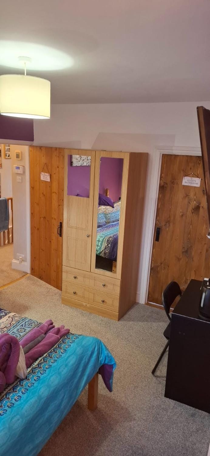 Moonraker Room with a View with ensuite shower room Vacation rental in England
