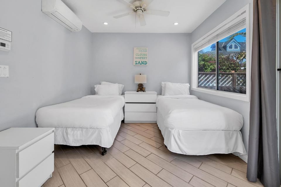 Stunning Beach Haven! Steps to the Beach & Pet Friendly! House in Mission Beach