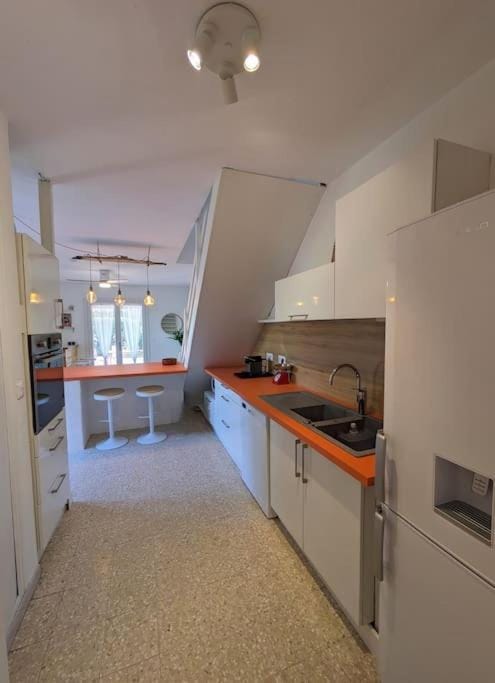 Kitchen or kitchenette, pet friendly