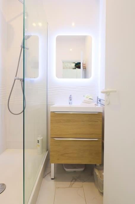 Shower, Bathroom