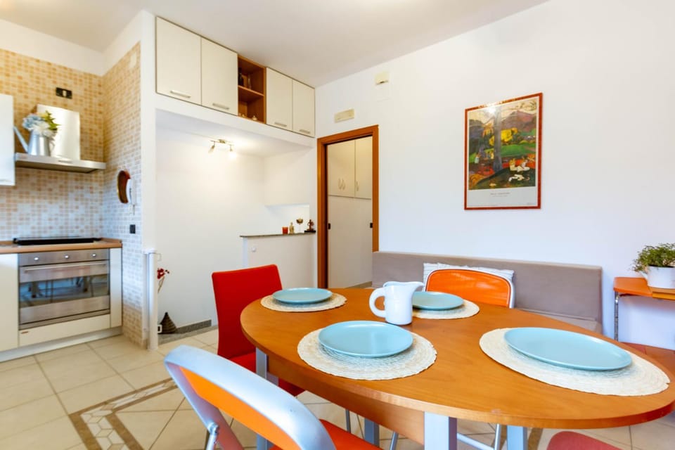 Kitchen or kitchenette, Living room, Dining area, pet friendly, stove