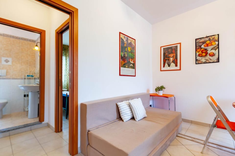 Bathroom, Seating area, Dining area