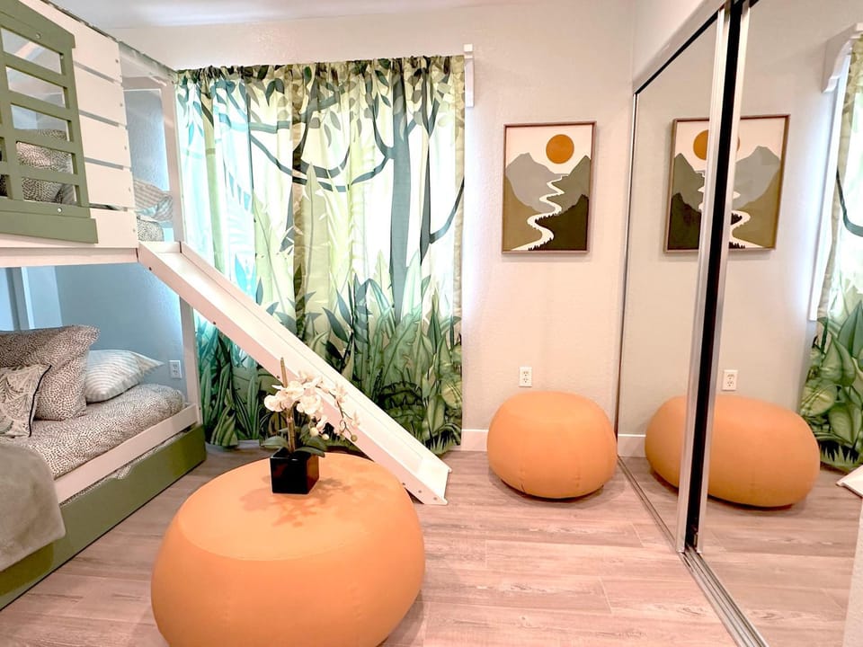 Disneyland Vineyard Villa 6Bed 4Bath Game House in Anaheim