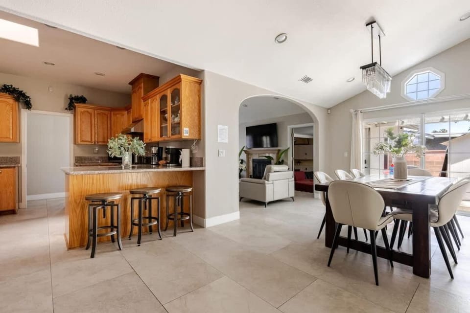 Disneyland Vineyard Villa 6Bed 4Bath Game House in Anaheim