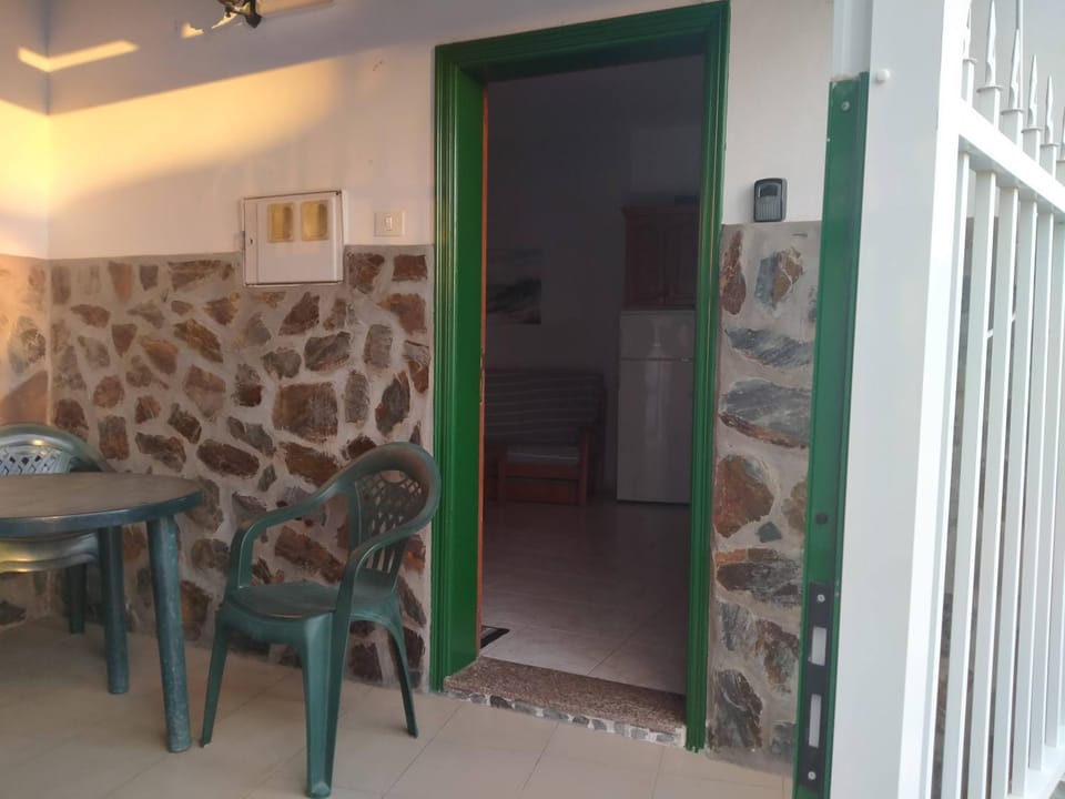 Facade/entrance, Balcony/Terrace