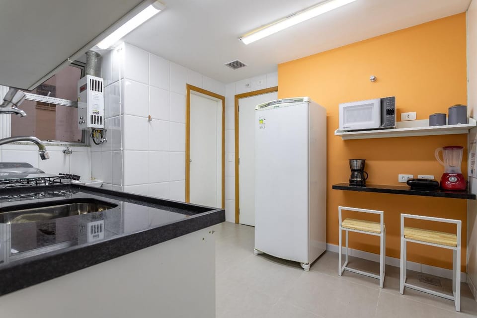 Novo. Vista Lateral para a Praia, 2 ou 3 quartos, wi fi, cozinha completa e ar. Apartment in Rio de Janeiro