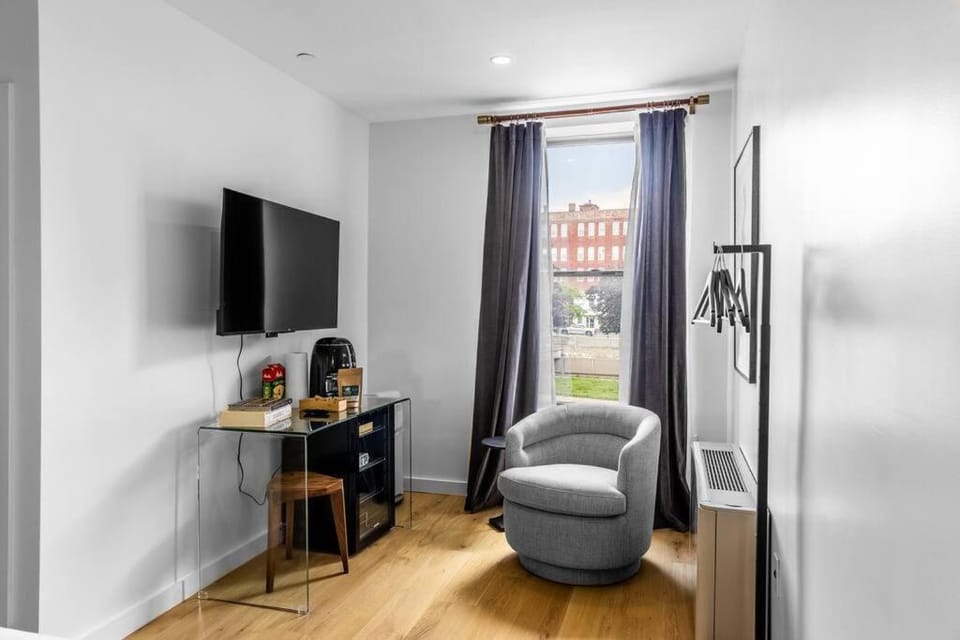 DTWN Bangor, Historic Hotel, Coffee Shop in building, Room # 105 Apartment in Bangor