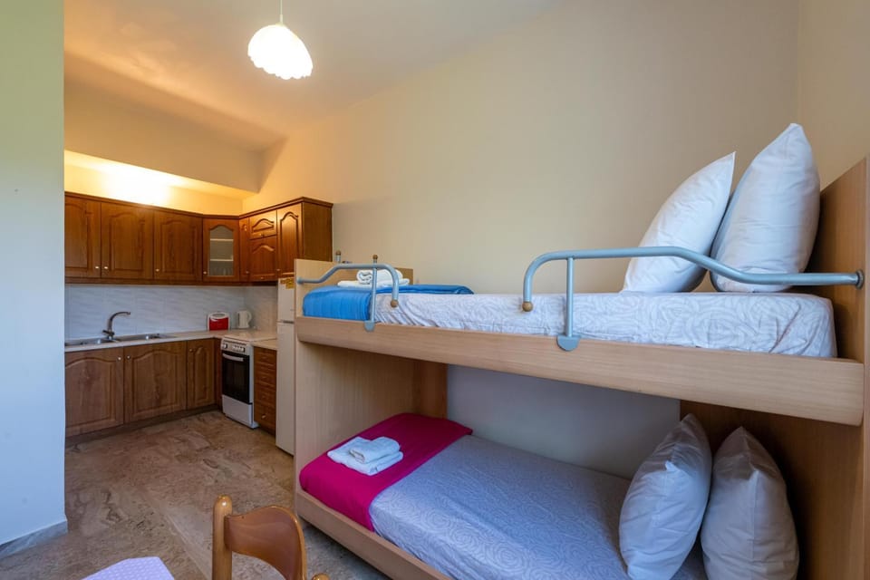 Kitchen or kitchenette, bunk bed