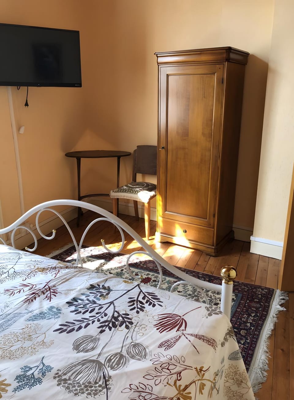 Living room, Bedroom