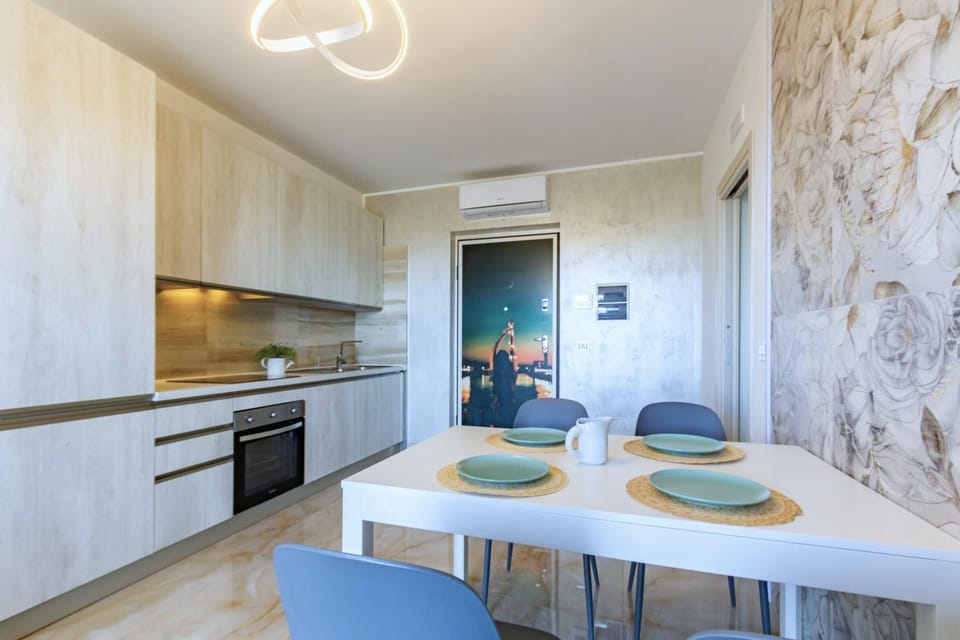 Kitchen or kitchenette, Dining area, oven, pet friendly, stove