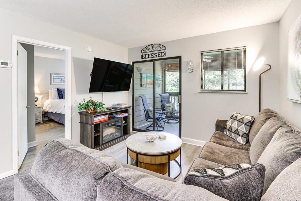Beach & Pool: Hilton Head Condo w/ Water Views! House in Hilton Head Island