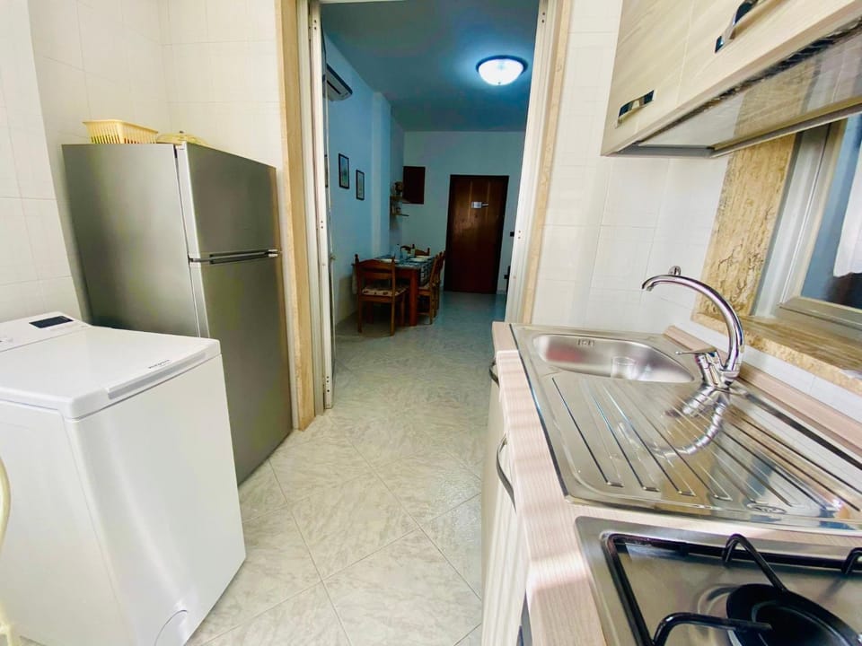 Kitchen or kitchenette, oven, pet friendly, stove, washing machine