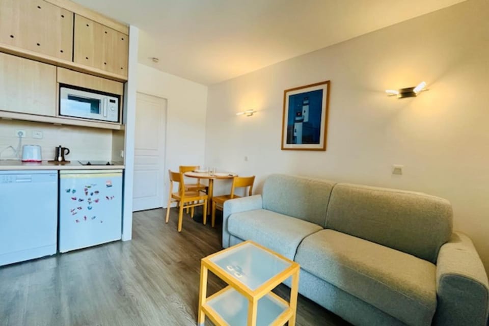 Charming accommodation with pool in La Rochelle Apartment in La Rochelle
