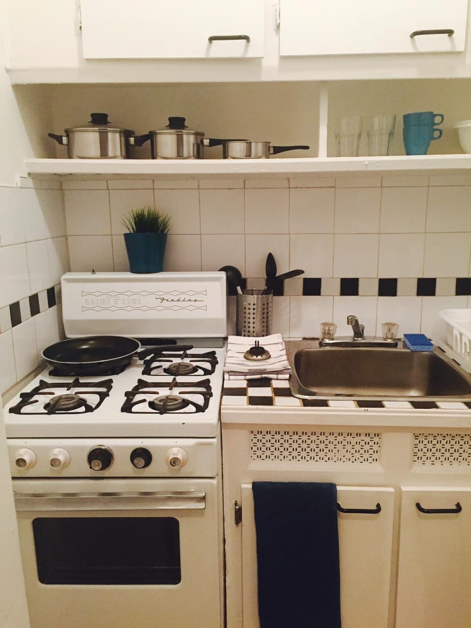 Kitchen or kitchenette, minibar, pet friendly, stove