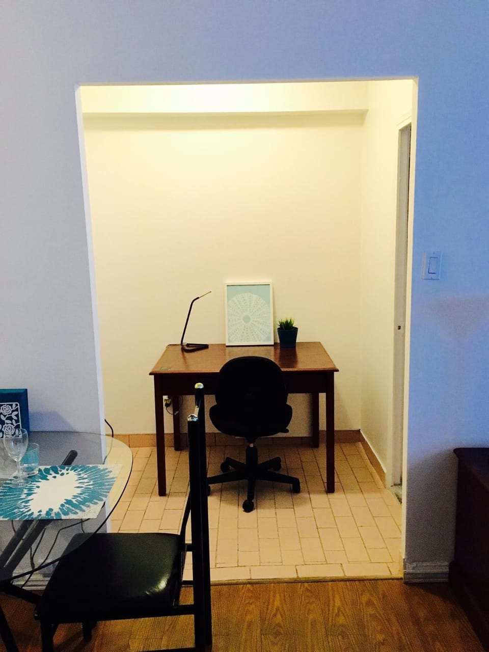 Stylish Montreal Apartment: Comfortable Stay in the Golden Square Mile Apartment in Montreal