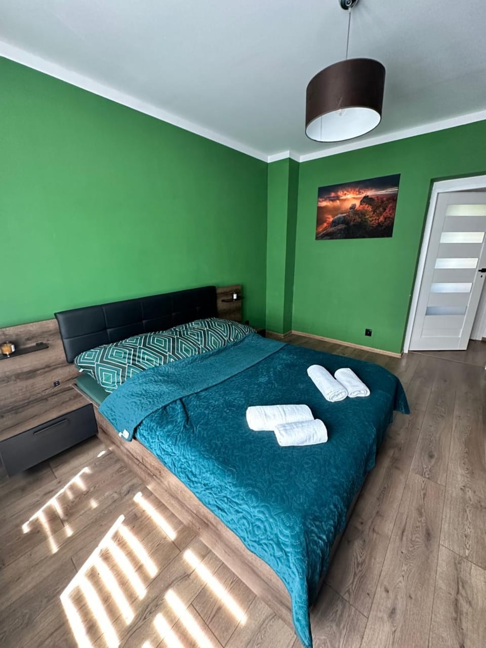 Bed, Photo of the whole room, Bedroom, towels