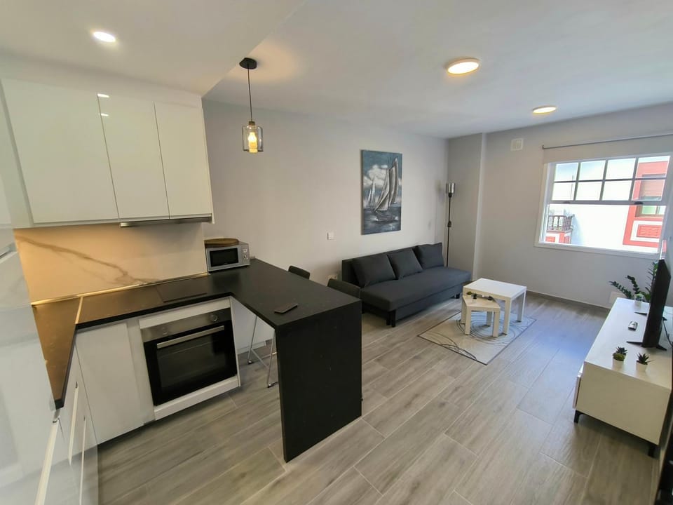 Kitchen or kitchenette, Living room, Seating area, Dining area, oven, stove