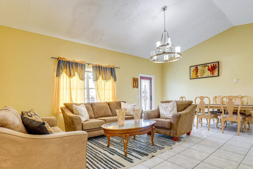Mins to the Coast Port St Lucie Home with Lanai! House in Fort Pierce