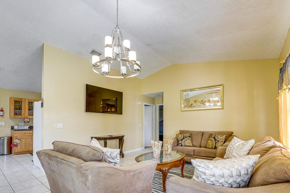 Mins to the Coast Port St Lucie Home with Lanai! House in Fort Pierce