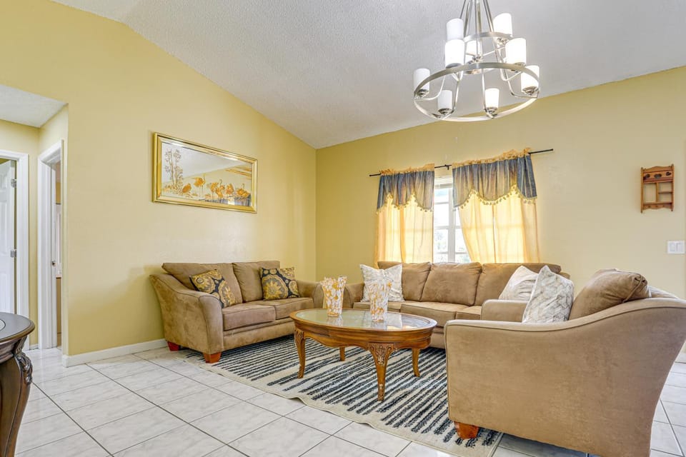 Mins to the Coast Port St Lucie Home with Lanai! House in Fort Pierce