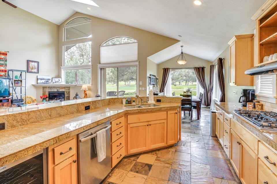 Redmond Golf Getaway - Near Smith Rock State Park! House in Oregon