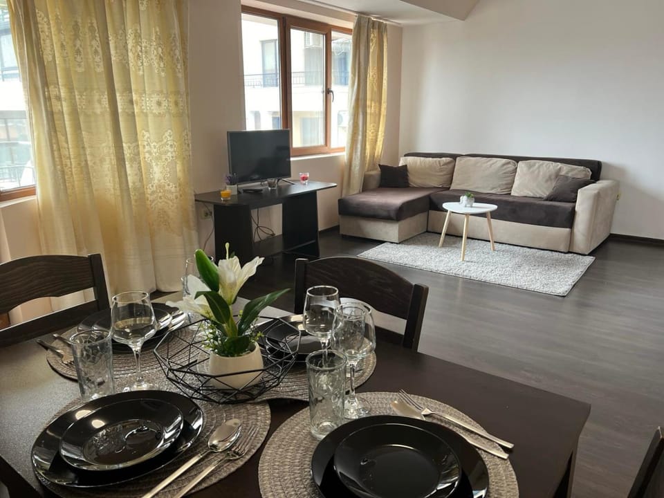 TV and multimedia, Living room, Dining area