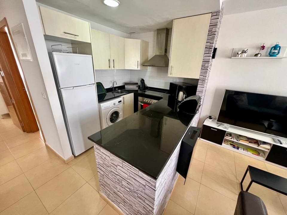 Kitchen or kitchenette, oven, pet friendly, stove