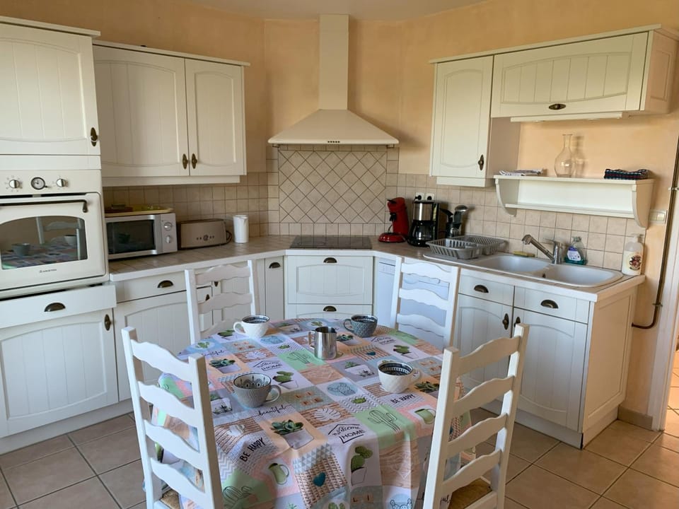 Kitchen or kitchenette, dishwasher, oven, stove, toaster