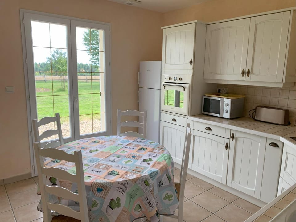 Kitchen or kitchenette, oven, toaster