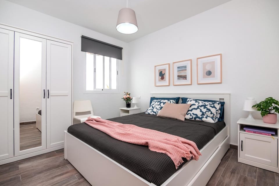 Bed, Photo of the whole room, Bedroom, wardrobe