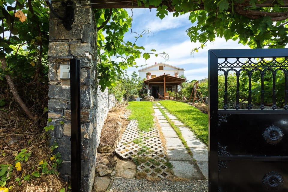 Facade/entrance, Garden, Parking