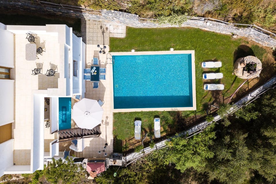 Property building, Bird's eye view, Garden, Swimming pool, sunbed