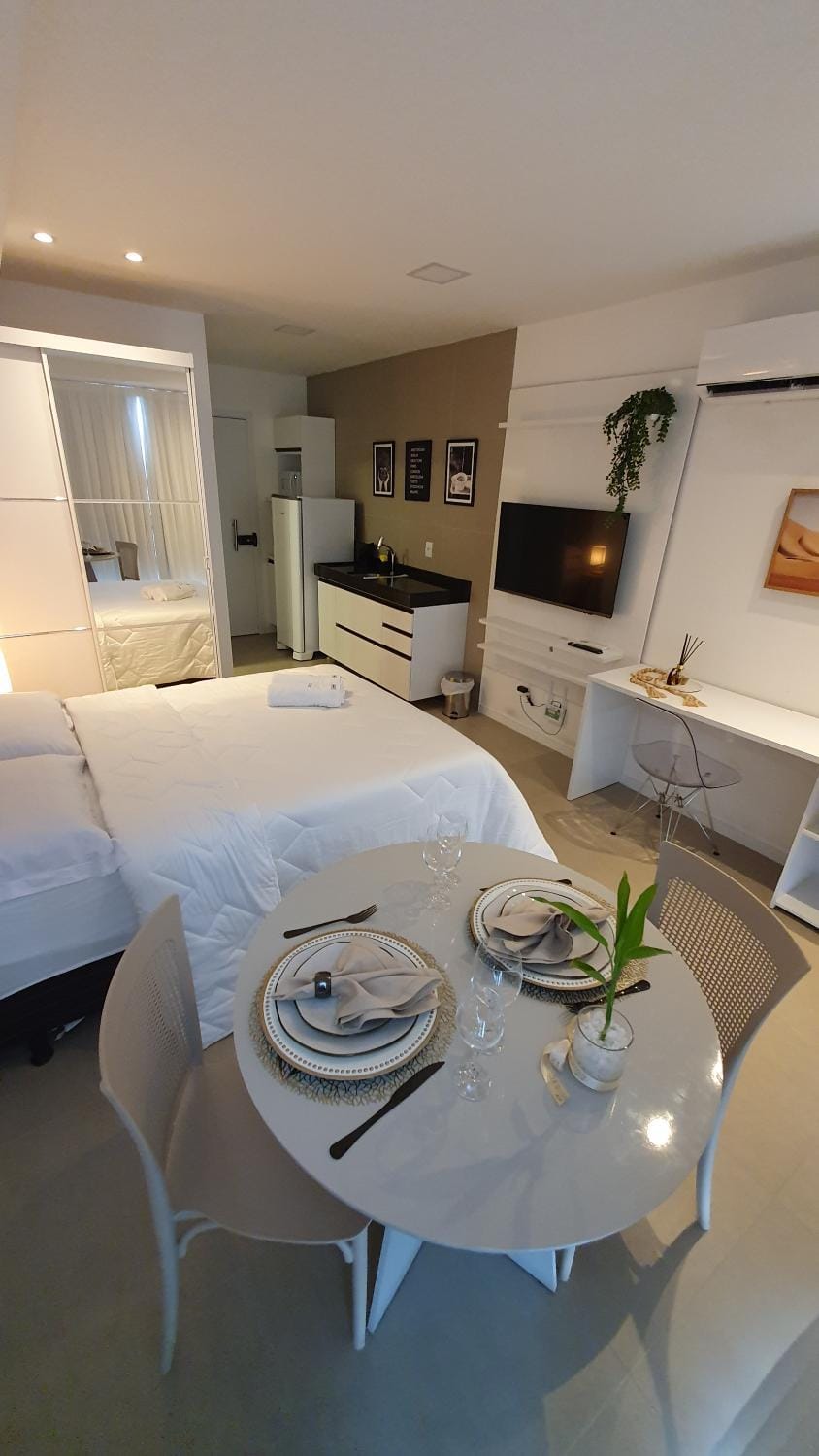 Bed, TV and multimedia, Kitchen or kitchenette, Photo of the whole room, Seating area, Dining area, Bedroom, minibar