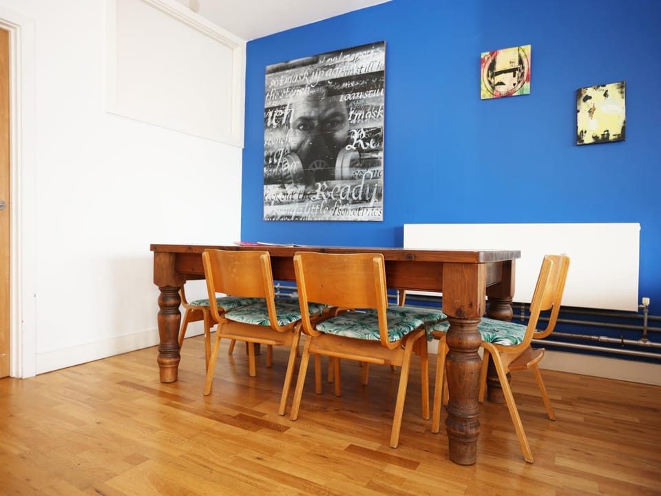Seating area, Dining area