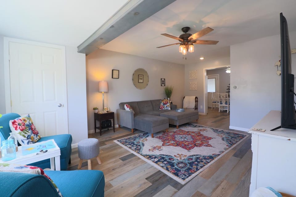 Cute home near Moody Gardens and Pet Friendly House in Galveston Island