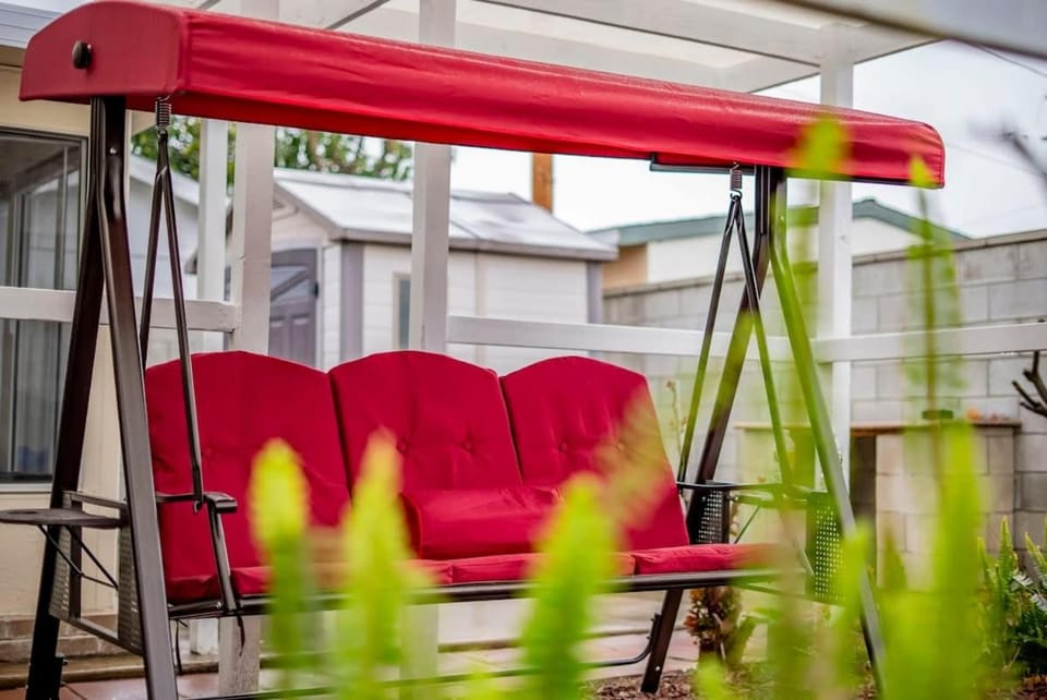 Peaceful Family Home with 3 Bedrooms and 2 Bathrooms House in Glendora