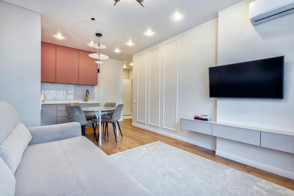 TV and multimedia, Kitchen or kitchenette, Living room, Seating area, air conditioner
