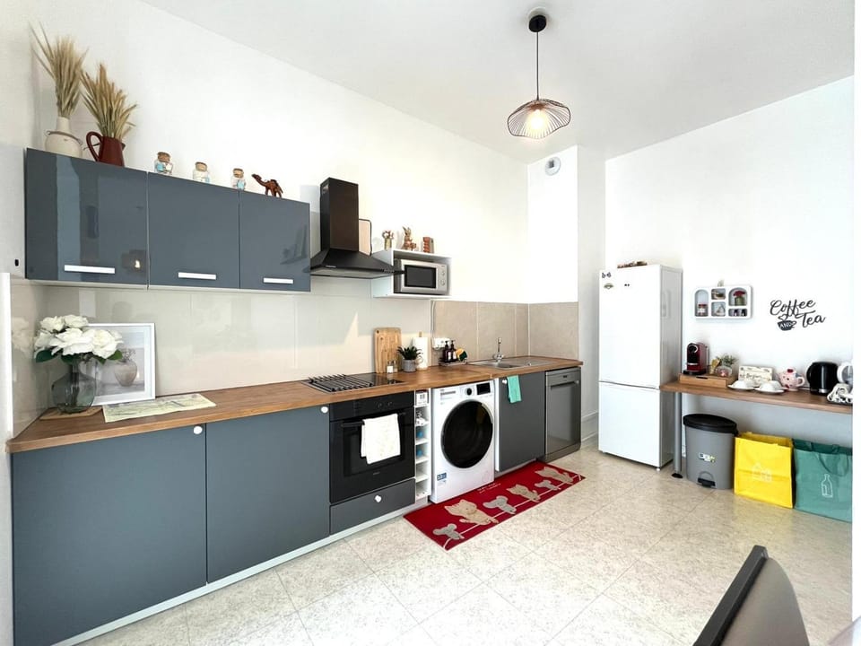 Coffee/tea facilities, oven, stove, washing machine