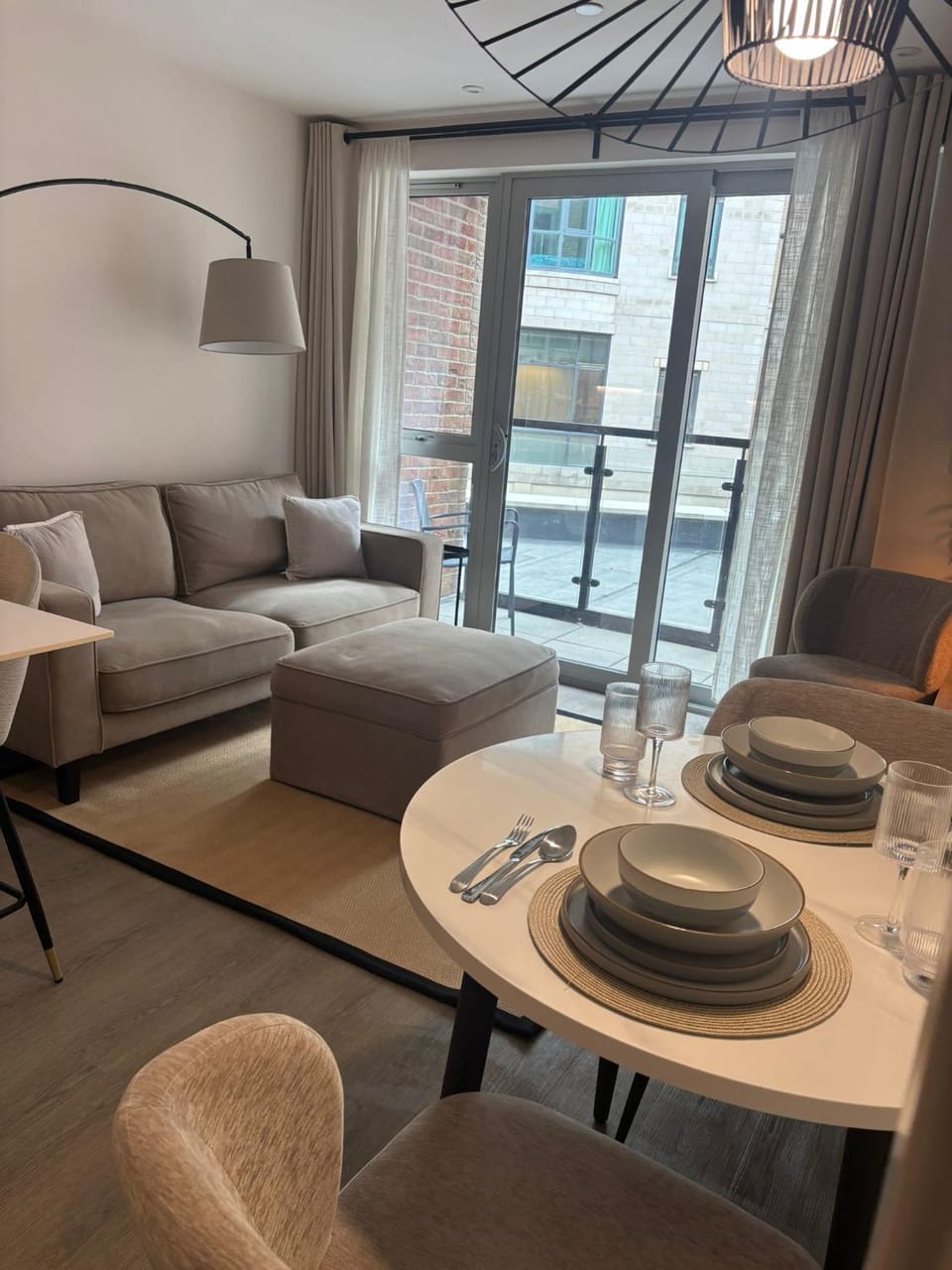 Entire Prestige Apartment in Poole Quay - Free Parking, Fast WiFi, Smart TV & Netflix Apartment in Poole