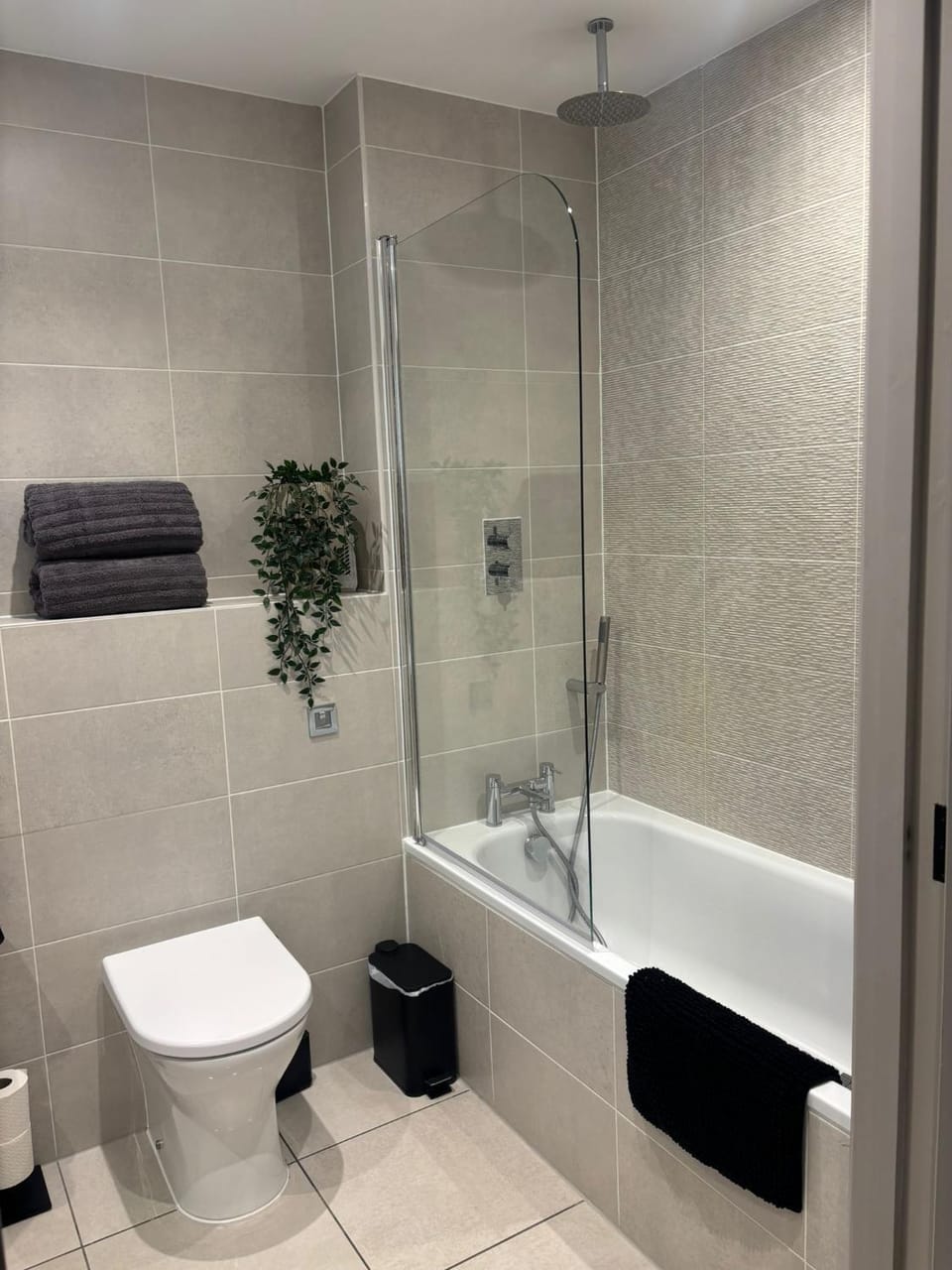 Entire Prestige Apartment in Poole Quay - Free Parking, Fast WiFi, Smart TV & Netflix Apartment in Poole