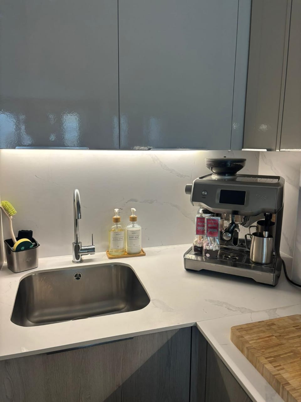 Entire Prestige Apartment in Poole Quay - Free Parking, Fast WiFi, Smart TV & Netflix Apartment in Poole