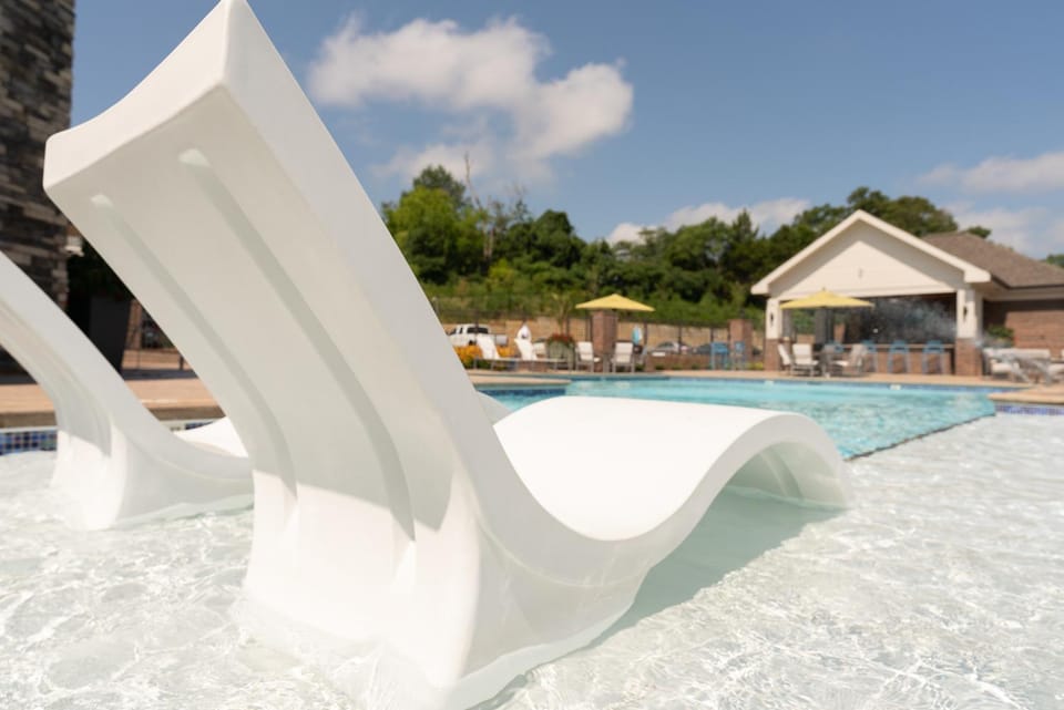 Overlook 3205 Modern Luxury Parking Apartment in Farragut