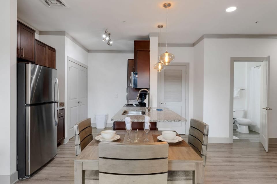 Overlook 3205 Modern Luxury Parking Apartment in Farragut