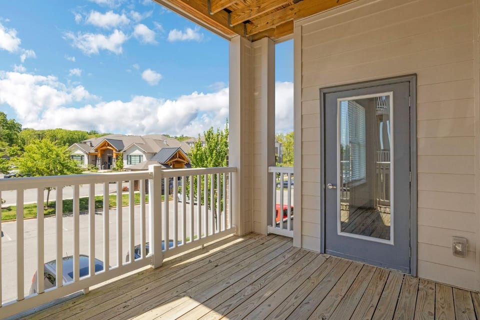 Overlook 3210 Modern Luxury in Heart of Knoxville Apartment in Farragut