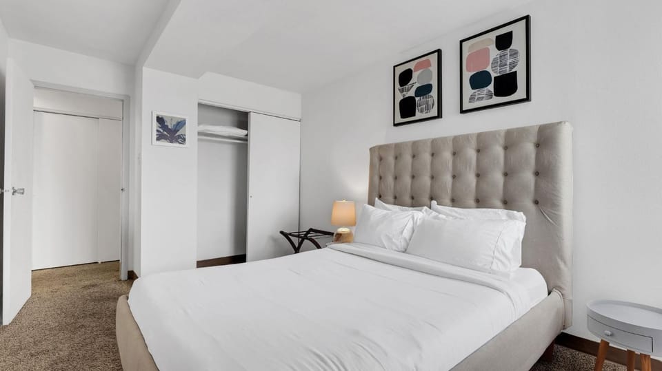PP 1009 Beautiful Corporate 2br Apt, Pool Apartment in Harrisburg