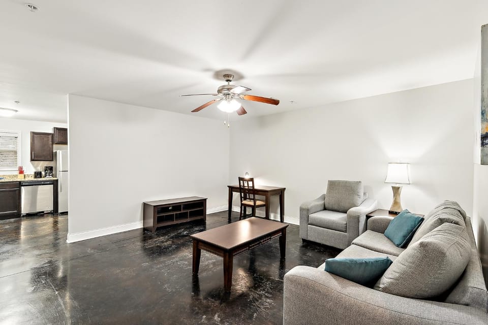 Railton - B6 I Townhome I Driveway Apartment in Clarksville
