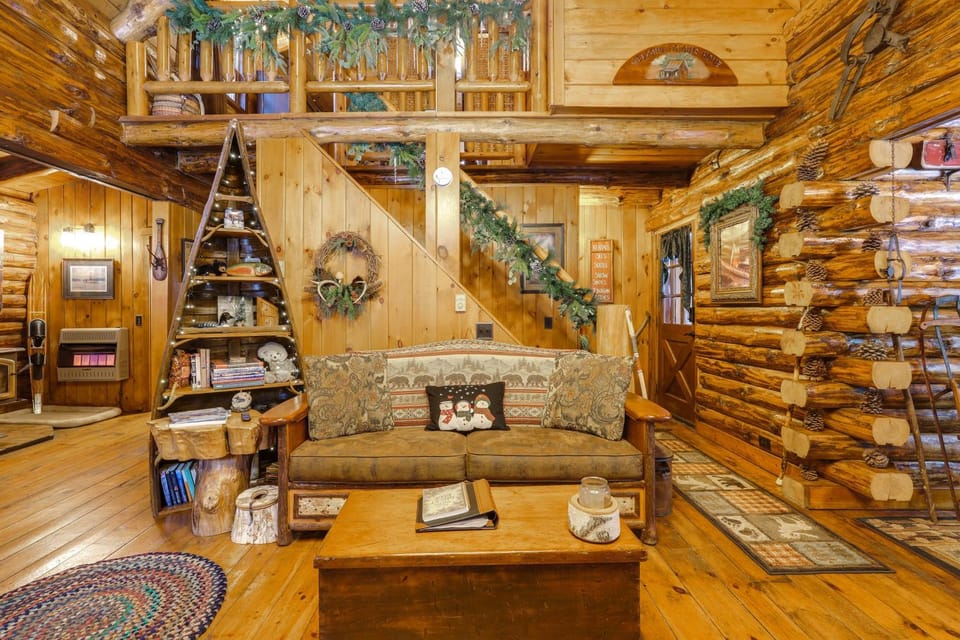Lake & Beach Access at Lake Luzerne Cabin! Cabin in Saratoga